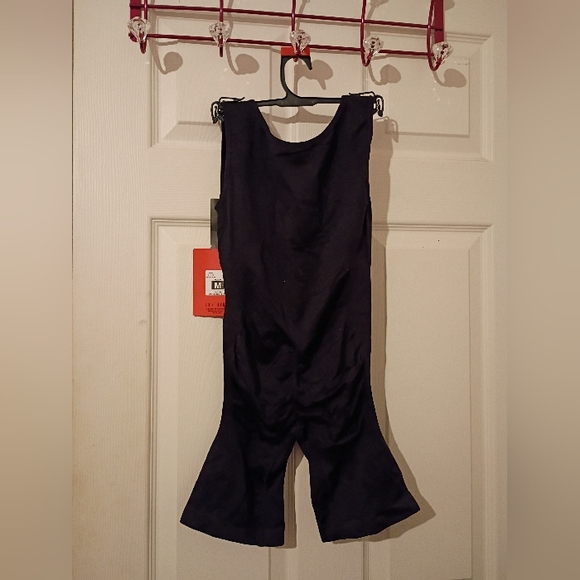 Re Define Black 🖤 Seamless Shaping Bodysuit - Picture 2 of 5